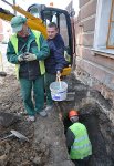 Foto: Pracom archeologicznym towarzyszy życzliwe wsparcie ekipy remontowej