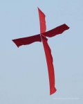Foto: krzyż wyniesiony przez latawiec nad dolina Narwi podczas obchodów 1000-lecia Męczeńskiej Śmierci Brunona z Kwerfurtu- czerwiec 2009 fot. Adam Babiel