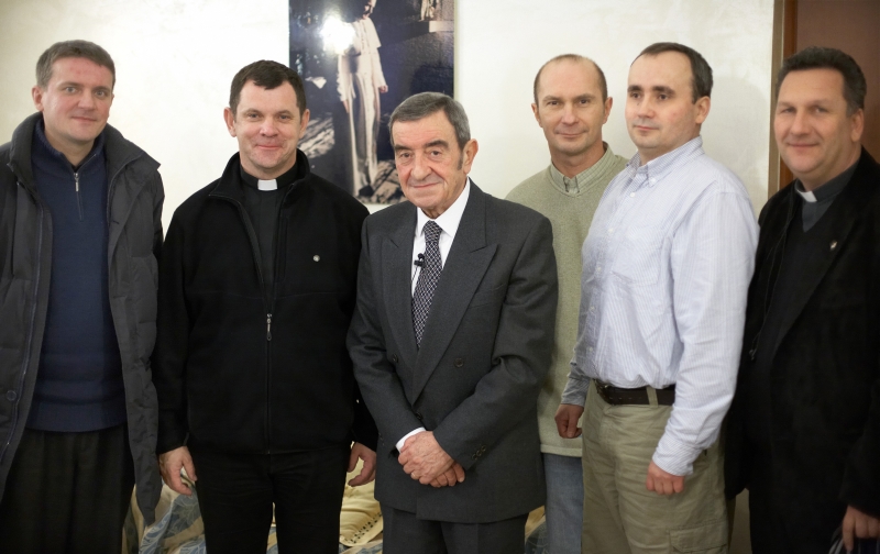 Delegacja, która zaprosiła Arturo Mari do Łomży (fot. parafia pw. Krzyża Świętego)