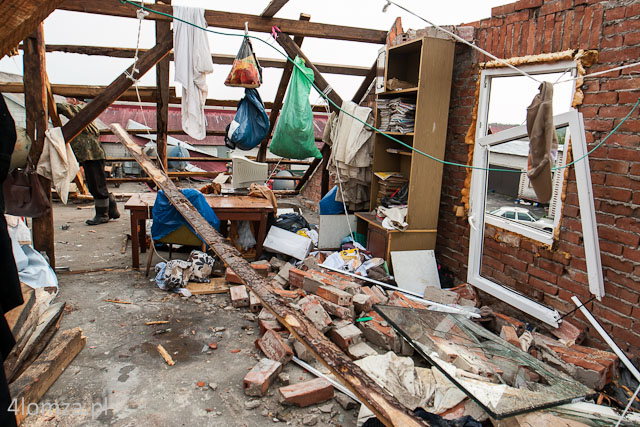 Zniszczony dom po nawałnicy w gminie Śniadowo