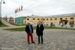 Foto: Przemysław Karwowski i Roman Borawski przed Mark Rothko Art Centre w Daugavpils