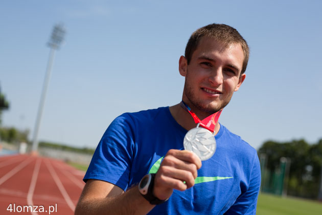 Artur Zaczek ze srebrnym medalem sztafety 4 x 100 m z Uniwersjady 2015