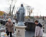 Foto: Madonny i nagrobki do Łomży, a ławeczka na Powązki