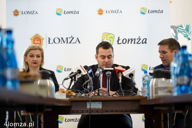 Agnieszka Muzyk (z-ca prezydenta), Mariusz Chrzanowski prezydent Łomży i Andrzej Garlicki (z-ca prezydenta)