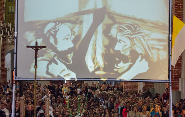 Medytacja artystyczna o Bożym Miłosierdziu „Na piasku” w wykonaniu Katarzyny Perkowskiej i Witka Wilka w Katedrze Łomżyńskiej
