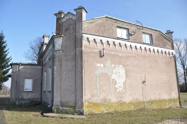 Budynek szkoły w Czaplicach. (fot. UG Łomża)