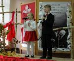 Foto: Patriotyczne śpiewanie w szkole w Drozdowie