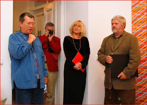 Wojciech Krauze, historyk i krytyk sztuki (po lewej) zajmuje się twórczością Jana Dobkowskiego od prawie 40 lat