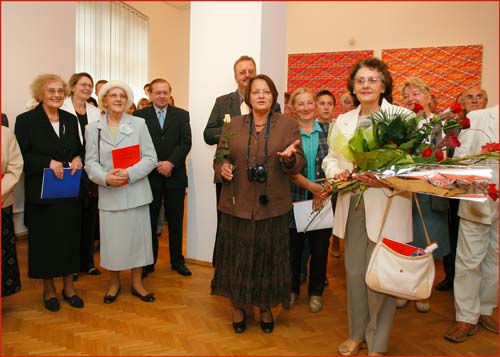 Wśród gości wernisażu była fizyk Maria Dobkowska, małżonka Artysty od 38 lat