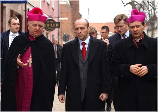 bp Stanisław Stefanek, Kazimierz Marcinkiewicz, bp Tadeusz Bronakowski - fot. Adam Babiel