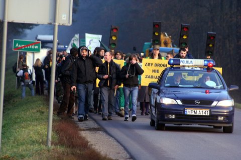 marsz Greenpeace przeciw wariantowi obwodnicy niszczącemu Dolinę Rospudy