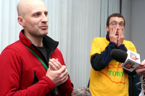 od lewej: koordynator kampanii Greenpeace Maciej Muskat i Rafał Górski, redaktor magazynu "Obywatel"
