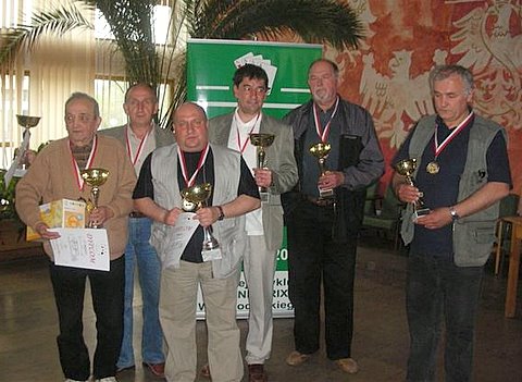 Medaliści (od lewej) B.Nadowski, A.Szempliński, K.Polecki, W.Pietraszewski, A.Mer, R.Kruk