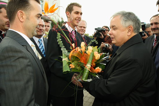 Powitanie Prezydenta Lecha Kaczyńskiego przed ZSMiO w Łomży
