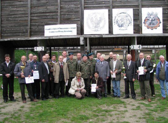 Zwycięzcy turnieju strzeleckiego w Forcie III w Piątnicy (fot. B. Klepacki)