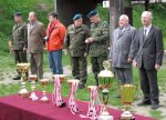 Organizatorzy turnieju strzeleckiego (od lewej): dowódca jednostki w Łomży płk Wojciech Zielkowski, właściciel strzelnicy w Forcie III w Piątnicy płk Ludwik Zalewski i Krzysztof Paduch, konferansjer z Klubu Garnizonowego w Łomży (fot. B. Klepacki)
