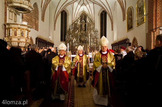 Nuncjusz Apostolski w Polsce Arcybiskup Celestino Migliore, ks. bp Janusz Stepnowski, ks. bp emeryt Stanisław Stefanek