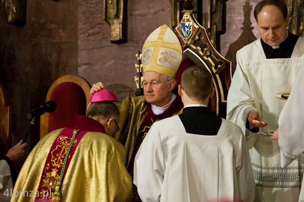 Kardynał Marc Ouellet udziela święceń biskupich