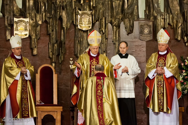 Arcybiskup Celestino Migliore, kardynał Marc Ouellet, ks. bp Janusz Stepnowski, ks. bp emeryt Stanisław Stefanek
