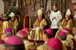 Foto: Kardynał Marc Ouellet udziela święceń biskupich