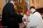 Foto: Obmycie nóg przez biskupa i Triduum Paschalne