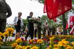Foto: Plac Papieża Jana Pawła II, Pomnik Żołnierzy 33 p.p., wiceprezydenci Mirosława Kluczek i Beniamin Dobosz