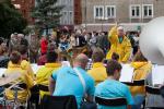Foto: Stary Rynek, koncert Międzynarodowej Młodzieżowej Orkiestry Dętej „Wersalinka” i pokazy mażoretek