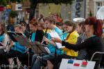 Foto: Stary Rynek, koncert Międzynarodowej Młodzieżowej Orkiestry Dętej „Wersalinka” i pokazy mażoretek
