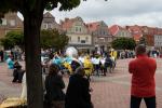 Foto: Stary Rynek, koncert Międzynarodowej Młodzieżowej Orkiestry Dętej „Wersalinka” i pokazy mażoretek