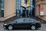 Foto: Skoda Superb przed ratuszem