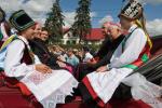 Foto: Bp Stanisław Stefanek, ks. Sławomir Śledziewski, bp Gerhard Ludwig Müller i prymas Józef Glemp w Myszyńcu podczas Miodobrania 2009