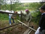 Foto: Wspólnie porządkują  Skansen Kurpiowski w Nowog...