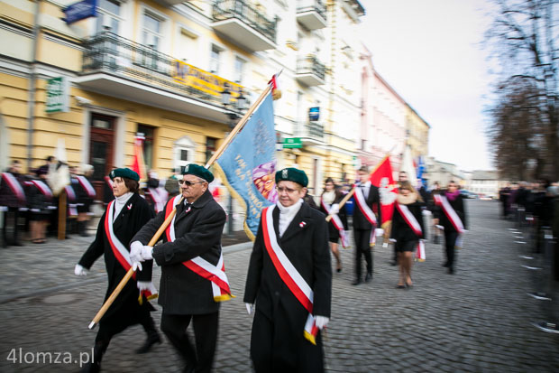 Przemarsz pocztów sztandarowych do katedry