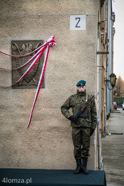 Pamiątkowa tablica upamiętnienia legionistów Józefa Piłsudskiego, którzy w latach 1916 – 1918 najpierw tu stacjonowali, a później byli internowani