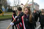 Foto: Przemarsz pocztów sztandarowych do katedry n/z sztandar SP4