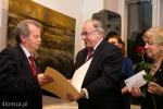 Foto: Antoniemu Mieczkowskiemu nagrodę wręczają: prezydent Łomży Mieczysław Czerniawski i wiceprezydent Mirosława Kluczek