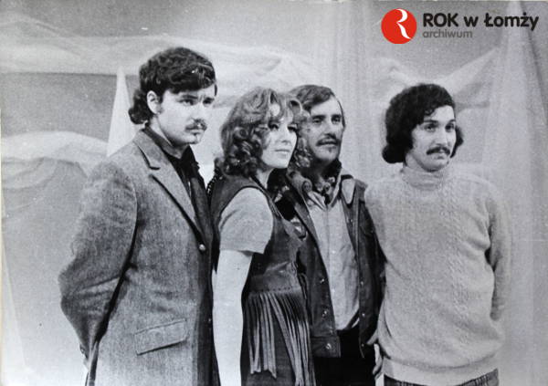22 lutego 1971 roku koncertował w Łomżyńskim PDK zespół „Trubadurzy”. Zespół wystąpił w zmienionym składzie. Z zespołem jak się potem okazało na krótko rozstał się Ryszard Poznakowski. Szeregi zespołu tym czasem zasiliła wokalistka i pianistka Halina Żytkowiak.