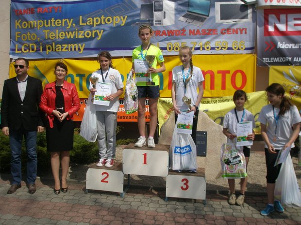 Kamila Szabłowska z VI klasy SP w Konarzycach na najwyższym podium.