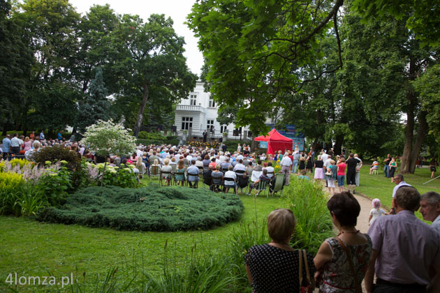 Gala festiwalowa w parku przy dworku Lutosławskich