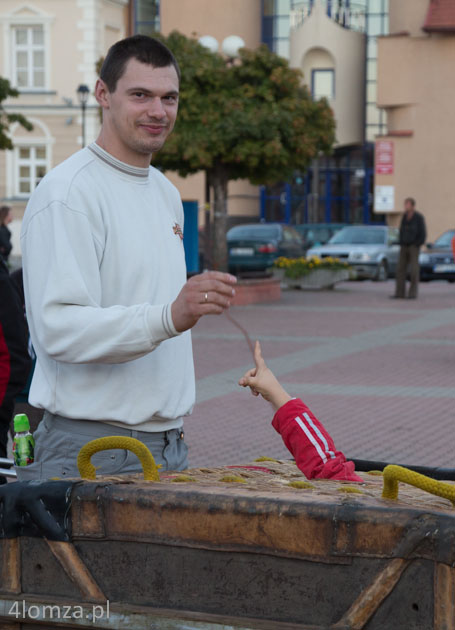 Tomasz Piotrowski, syn Marka Piotrowskiego (+ 58), z synkiem Kubą