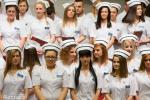 Foto: Czepki pielęgniarskie z empatią w szpitalu i w ...