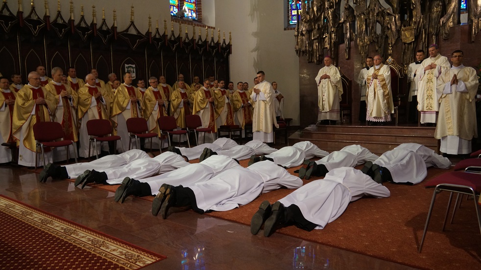 Święcenia diakonatu (fot. katedra.4lomza.pl)