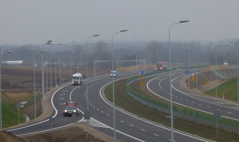 Krótki już zbudowany dwujezdniwy fragment obwodnicy Szczuczyna w ciągi drogi ekspresowej S61 (Via Baltica)
