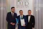 Foto: Prezydent Łomży Mariusz Chrzanowski, Karol Łebkowski Trener Roku 2016 i Andrzej Supron