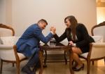 Foto: Prezes LŁKS Prefbet Śniadowo - Łomża Andrzej Korytkowski i Sportowiec Roku 2016 Beata Trzonkowska