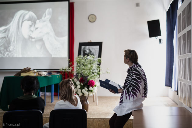 Na ekranie Simona Kossak, wnuczka Wojciecha Kossaka, po prawej Katarzyna Swoińska z LP