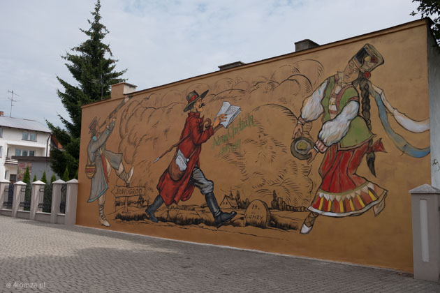 Mural z Adamem Chętnikiem na dziedzińcu muzeum przy Dwornej