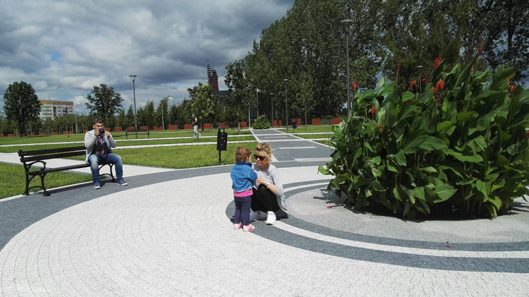 Park Jana Pawła II - Papieża Pielgrzyma. W latach 2015-2016 w zachodniej części wybudowano pierwsze alejki z tzw. Ogrodem Papieskim.