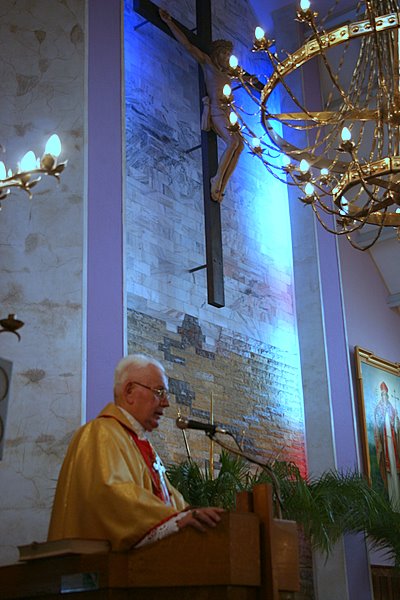 Ks infułat Henryk Jankowski podczas jubileuszu 50-lecia święceń kapłańskich (fot. 2009 r.)