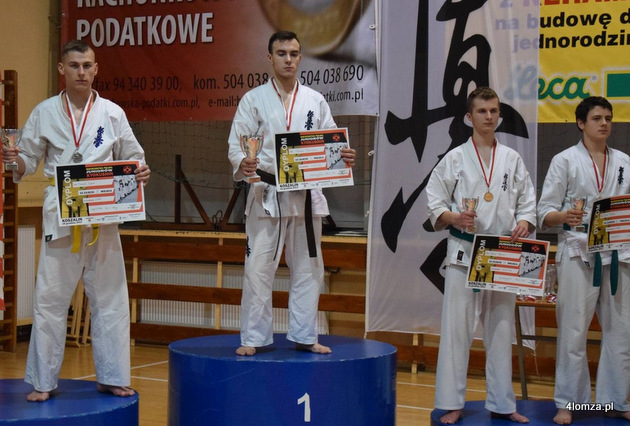 na najwyższym podium Tomasz Stachacz - Mistrz Polski w kategorii junior -75 kg